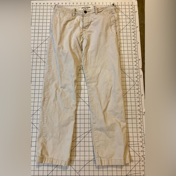 Abercrombie & Fitch Other - Abercrombie & Fitch Men’s Size 31/30 Beige Button Fly Chino Pants
